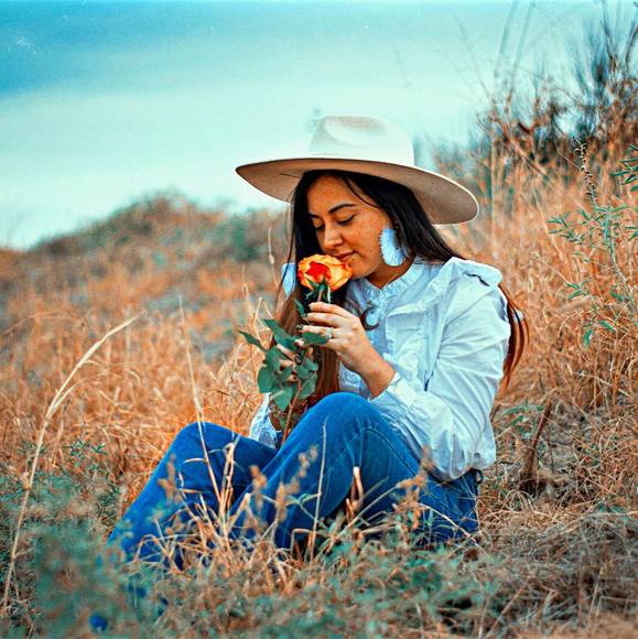 Meet your Posher, Daniela - Picture 2 of 2